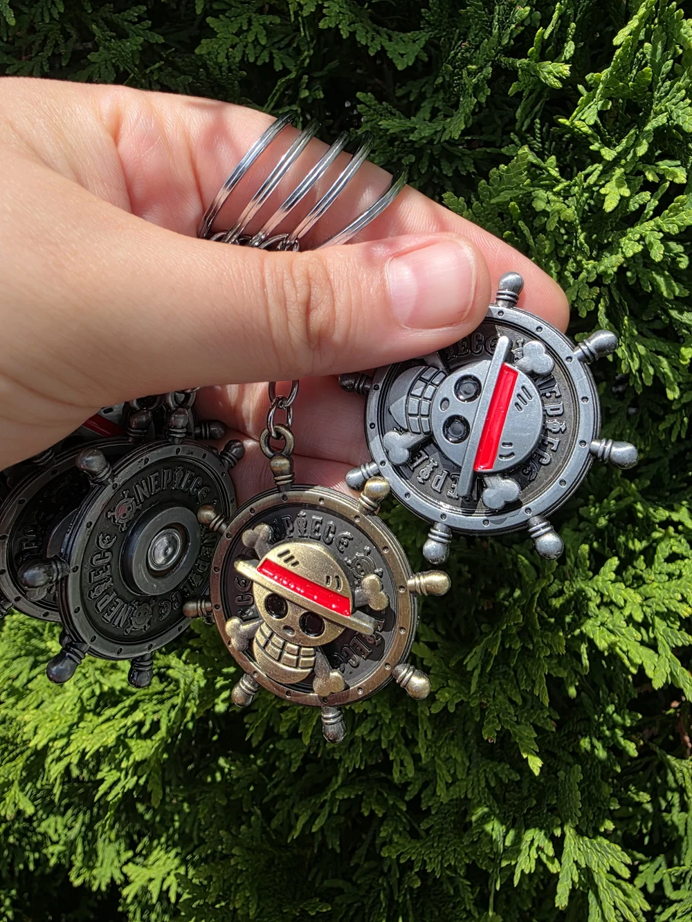 One Piece Jolly Roger Metal Keychain - Silver and Gold